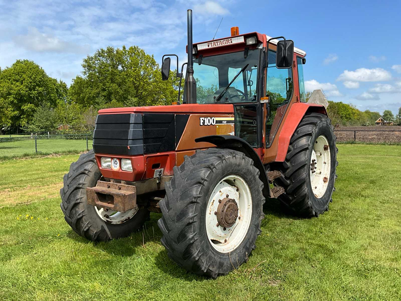 Fiat F100 DT - Tracteur agricole: photos 2 Fiat F100 DT - Tracteur agricole: photos 2