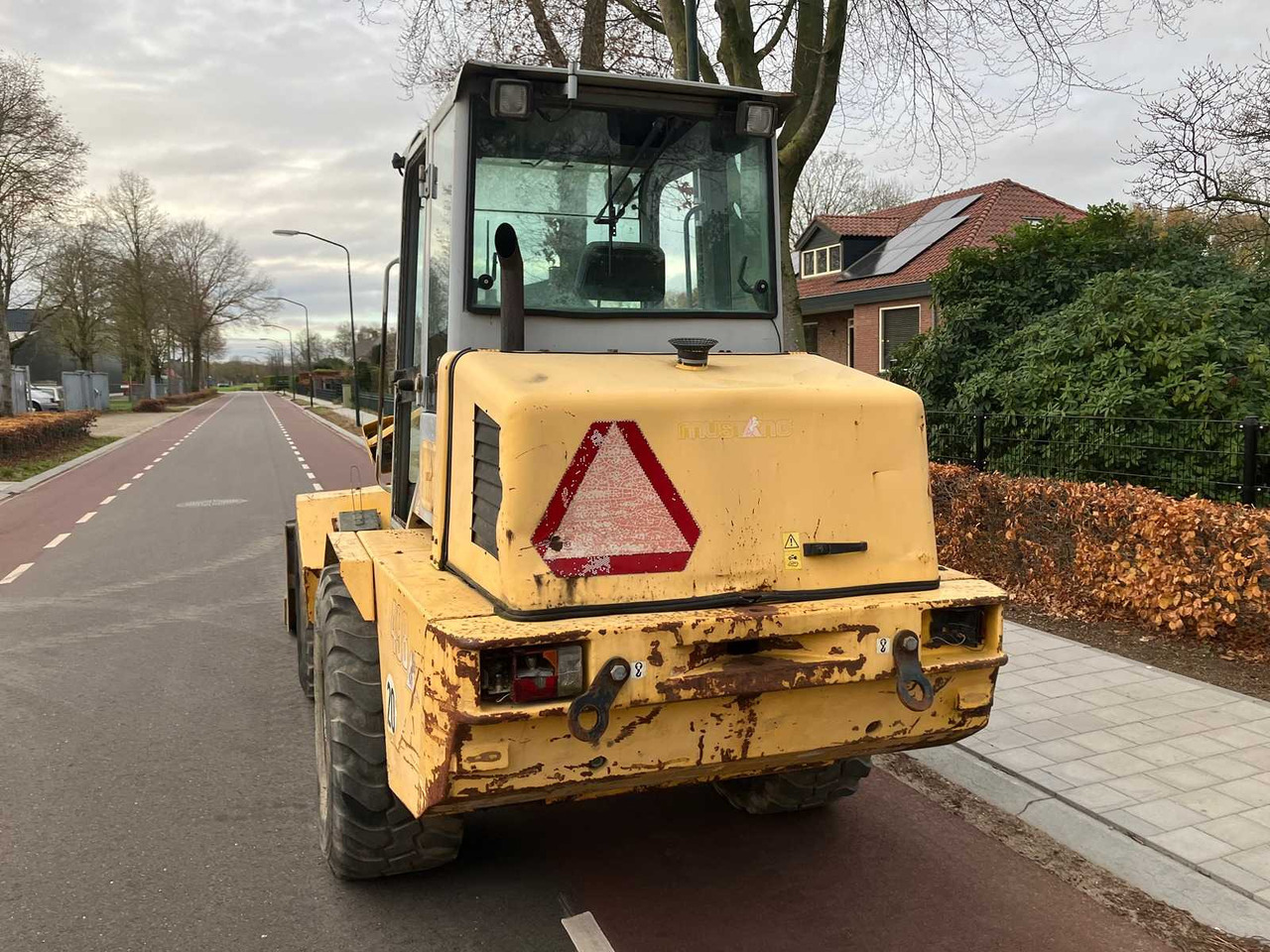 GEHL EUROPE - 2006 - KL498 - SHOVEL - Chargeuse sur pneus: photos 4 GEHL EUROPE - 2006 - KL498 - SHOVEL - Chargeuse sur pneus: photos 4