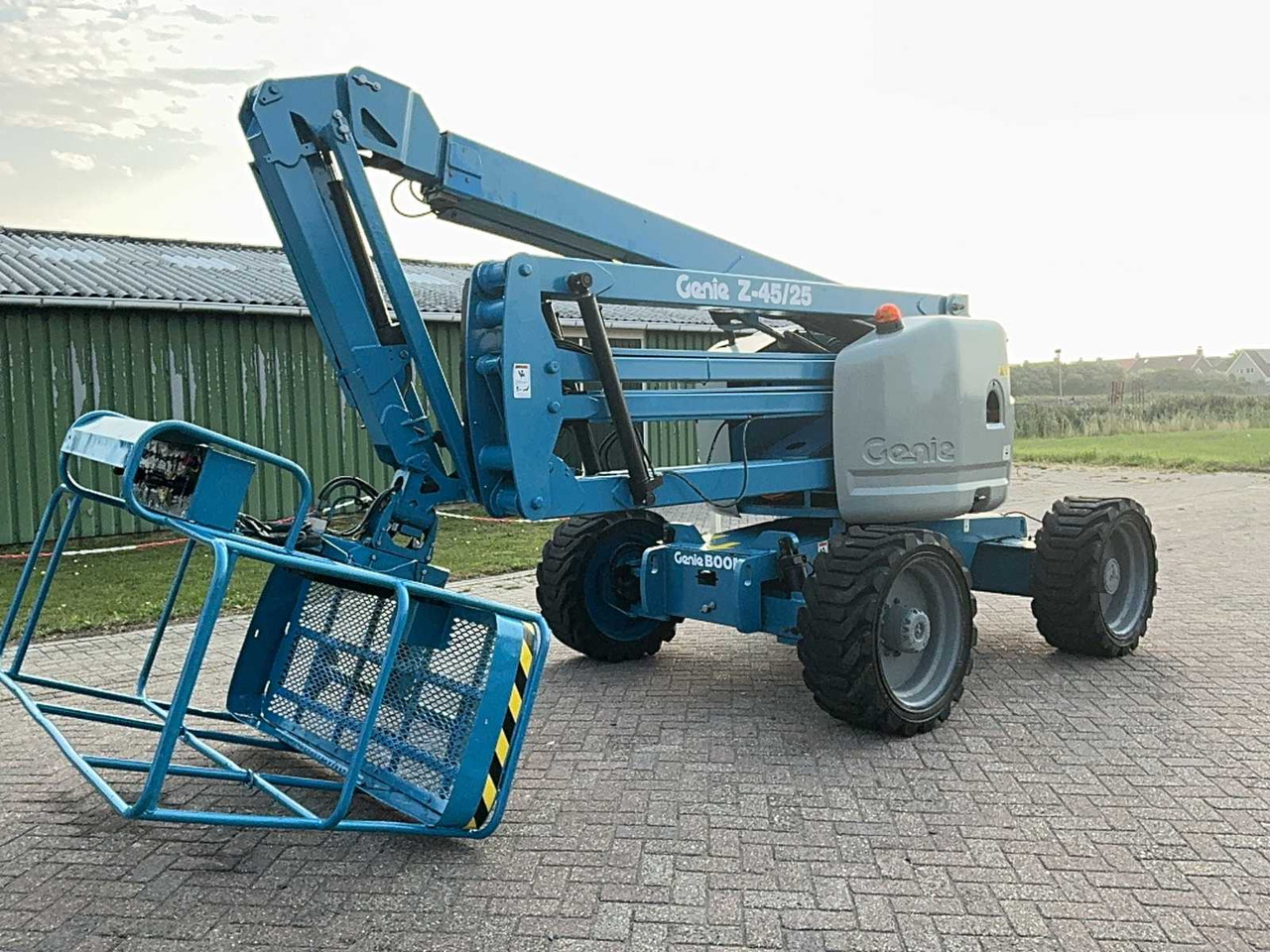Nacelle GENIE Z-45/25: photos 13
