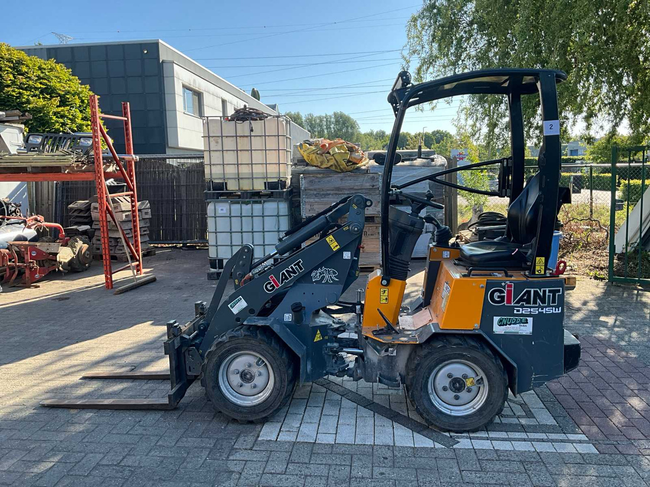 GIANT D2545SW - Mini chargeuse: photos 2 GIANT D2545SW - Mini chargeuse: photos 2