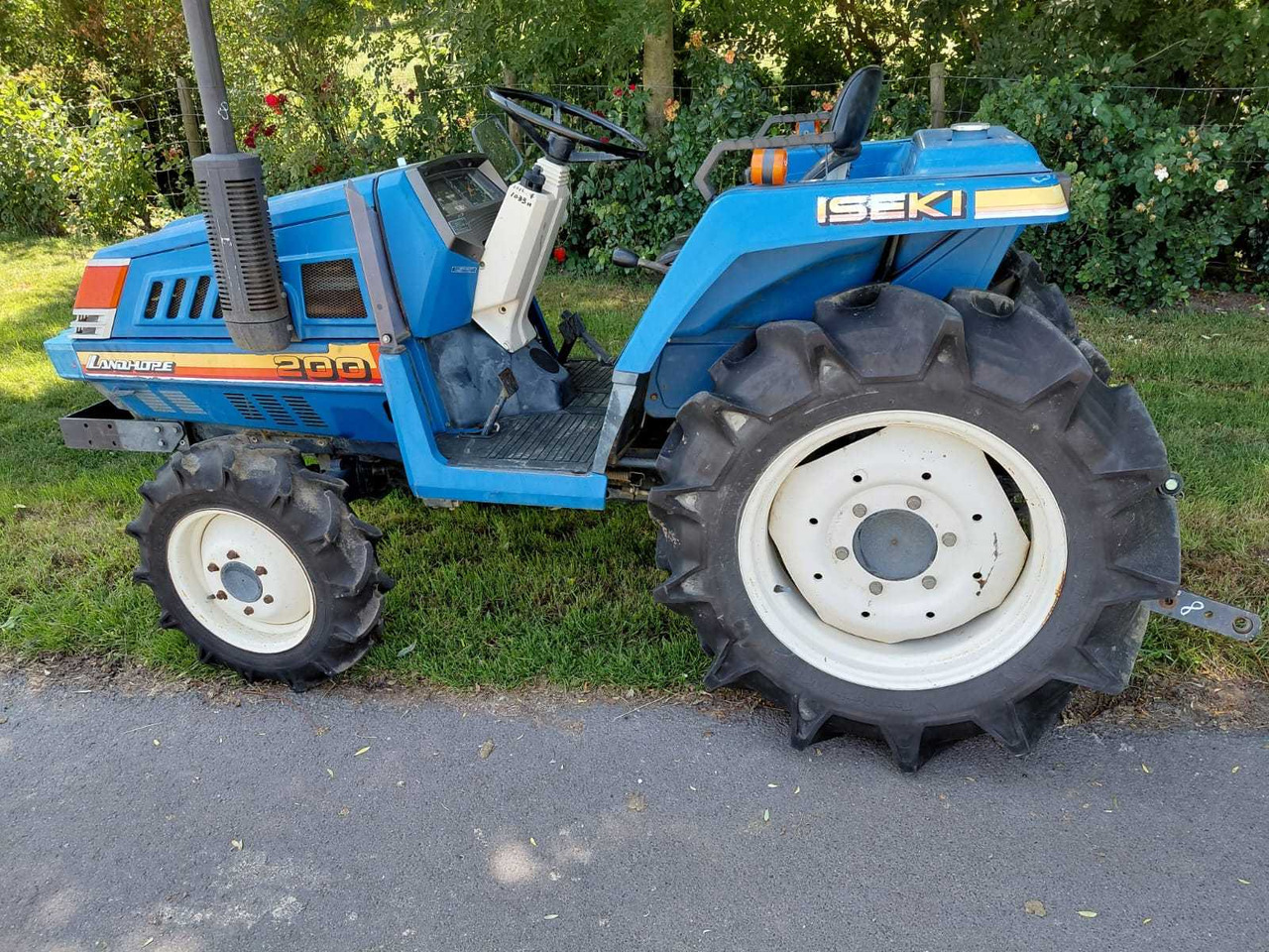 Iseki TU200 Landhope - Micro tracteur: photos 1 Iseki TU200 Landhope - Micro tracteur: photos 1
