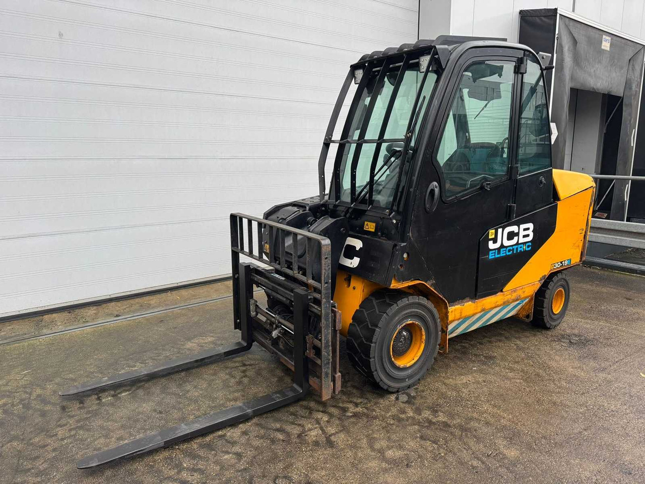 JCB - 2020 - TLT-30-E - FORK POSITIONER, SIDE-SHIFT - FORKLIFT - Chariot élévateur: photos 1 JCB - 2020 - TLT-30-E - FORK POSITIONER, SIDE-SHIFT - FORKLIFT - Chariot élévateur: photos 1