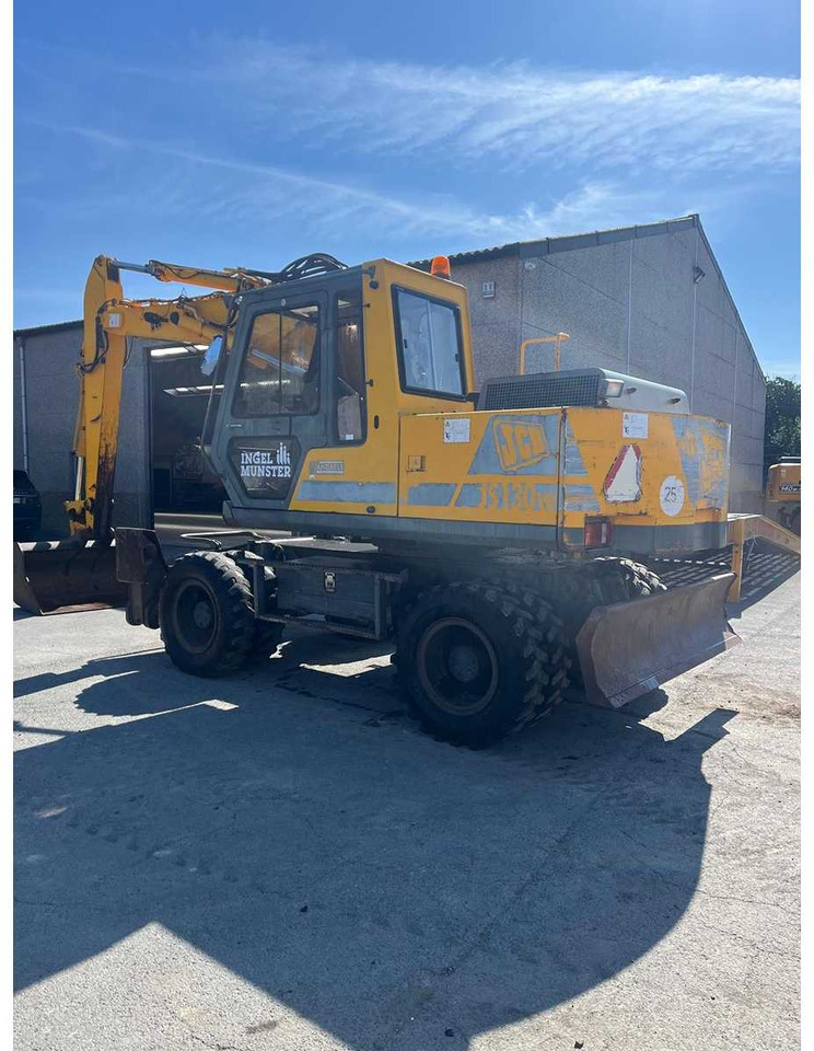 JCB JS 130W - Pelle sur pneus: photos 2 JCB JS 130W - Pelle sur pneus: photos 2