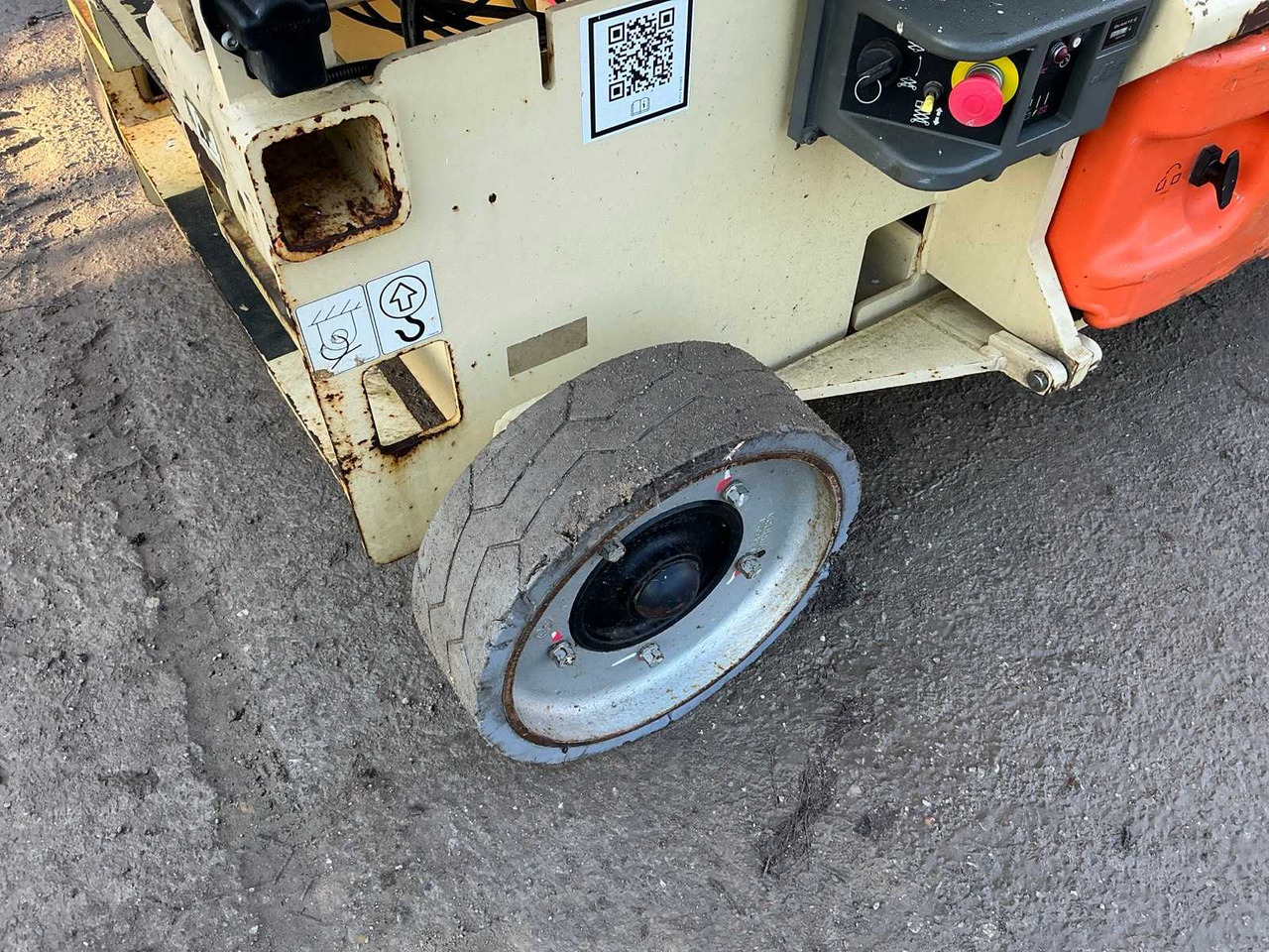 Nacelle JLG - 3246ES - AERIAL WORK PLATFORMS - 2011 (ESN11811014): photos 9 Nacelle JLG - 3246ES - AERIAL WORK PLATFORMS - 2011 (ESN11811014): photos 9