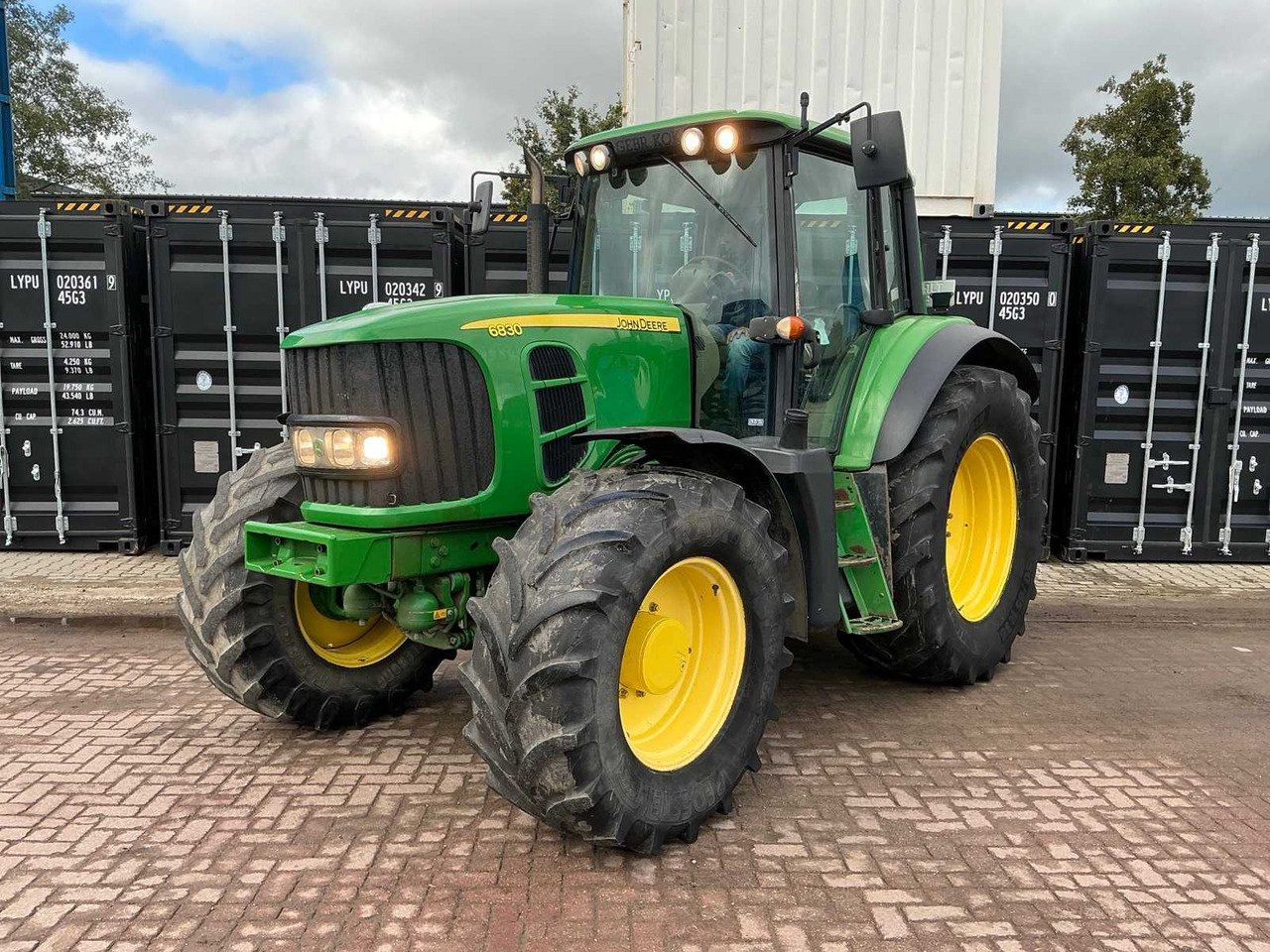 JOHN DEERE 6830 ALL-WHEEL DRIVE FARM TRACTOR - Tracteur agricole: photos 2 JOHN DEERE 6830 ALL-WHEEL DRIVE FARM TRACTOR - Tracteur agricole: photos 2