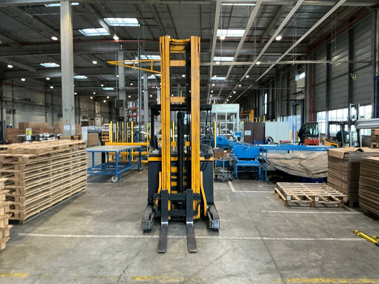 JUNGHEINRICH - 2014 - ETV 214 - REACH TRUCK - Chariot élévateur: photos 2 JUNGHEINRICH - 2014 - ETV 214 - REACH TRUCK - Chariot élévateur: photos 2