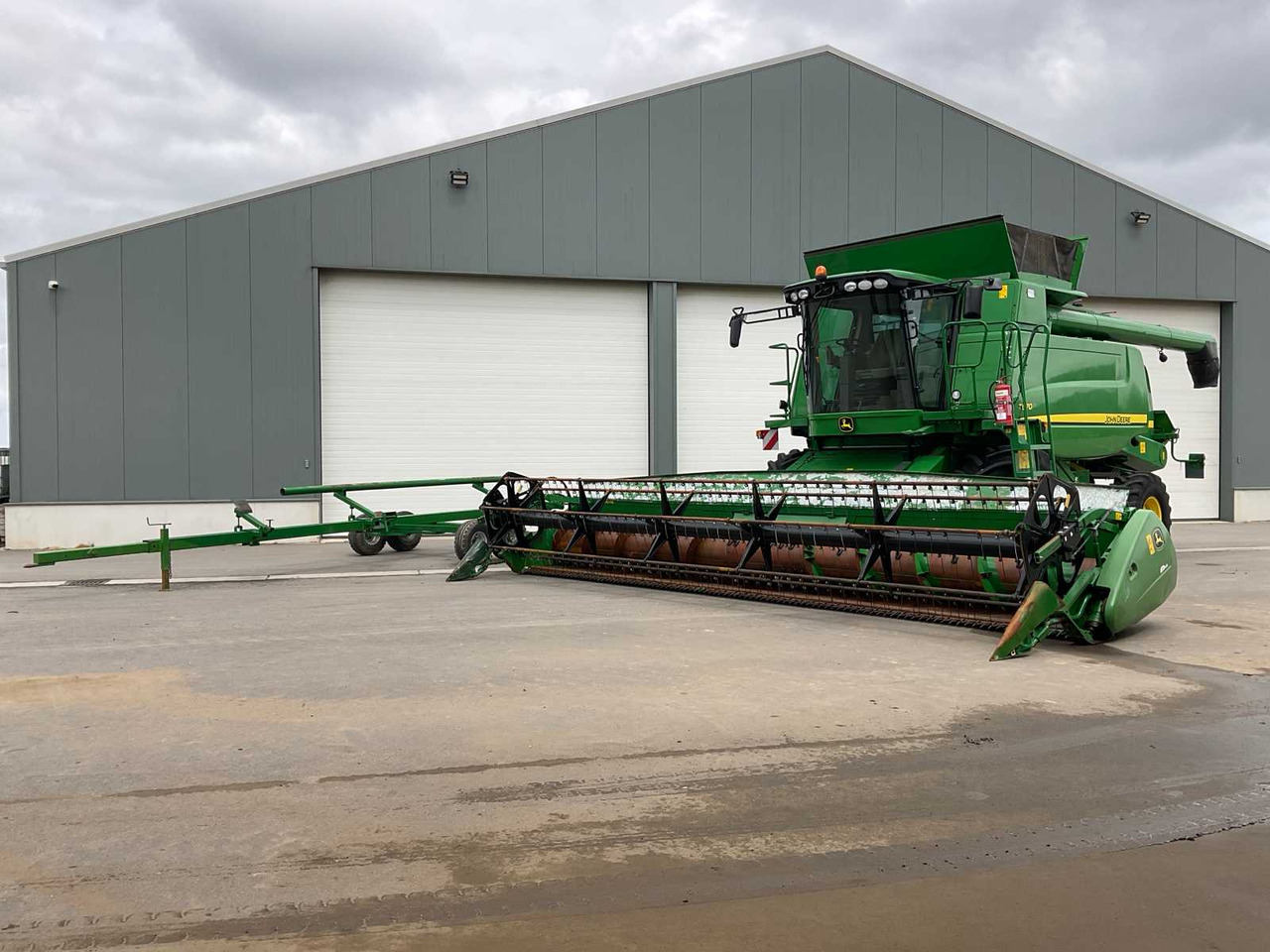 John Deere T670 - Moissonneuse-batteuse: photos 2 John Deere T670 - Moissonneuse-batteuse: photos 2