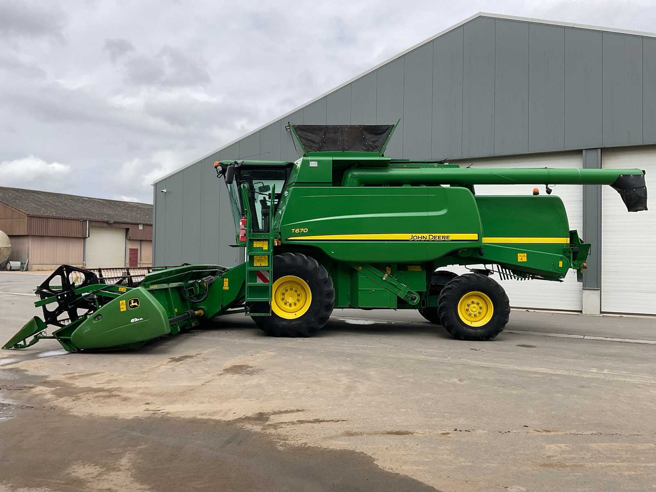 John Deere T670 - Moissonneuse-batteuse: photos 3 John Deere T670 - Moissonneuse-batteuse: photos 3