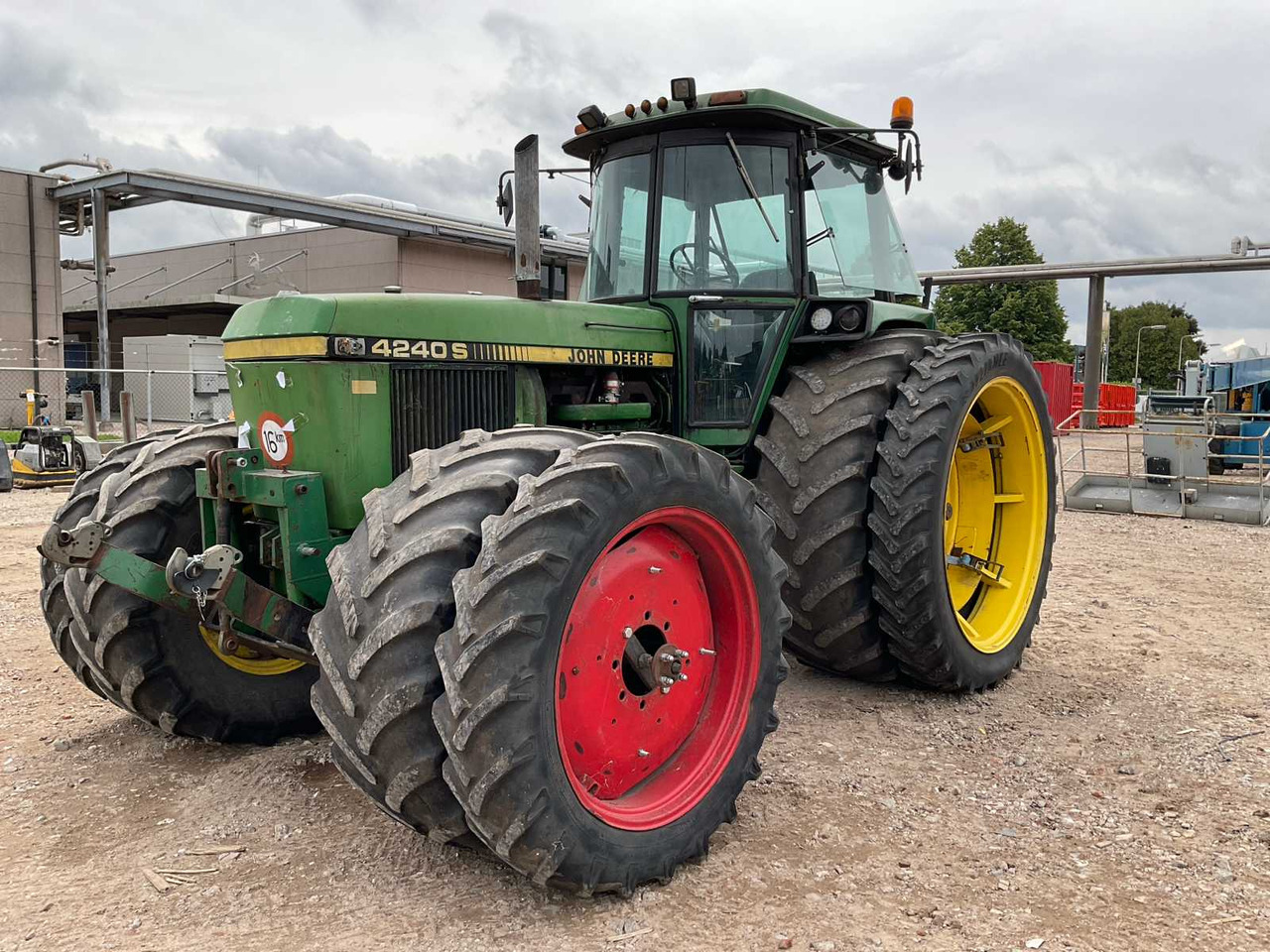 John deere 4240S - Tracteur agricole: photos 1 John deere 4240S - Tracteur agricole: photos 1