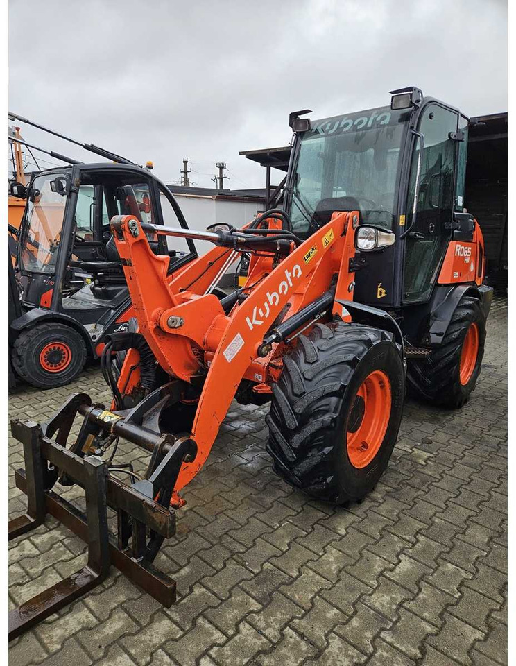 KUBOTA - R065 - WHELL LOADER - 2017 - Chargeuse sur pneus: photos 3 KUBOTA - R065 - WHELL LOADER - 2017 - Chargeuse sur pneus: photos 3