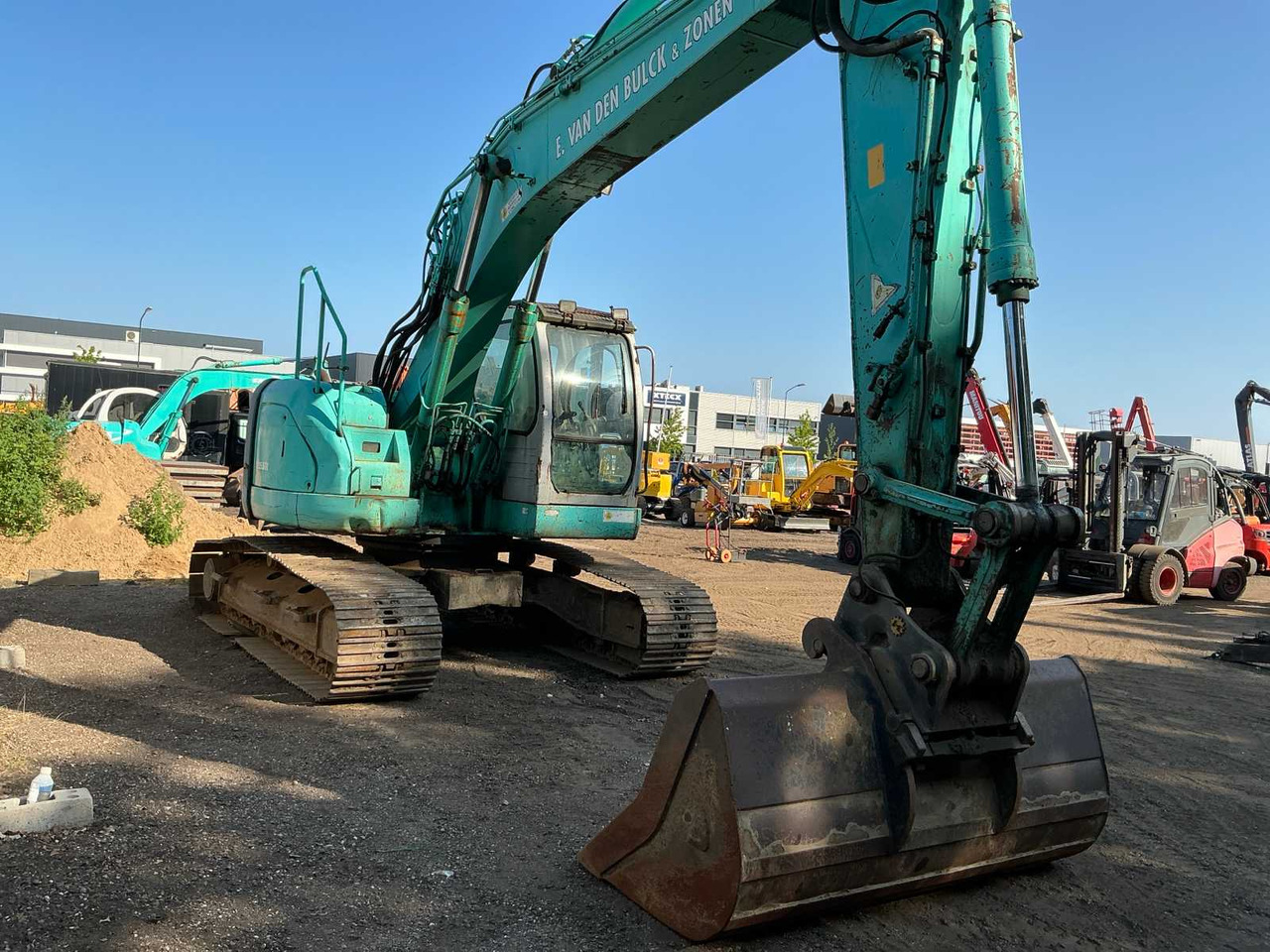 Kobelco SK235SR - Pelle sur chenille: photos 3 Kobelco SK235SR - Pelle sur chenille: photos 3