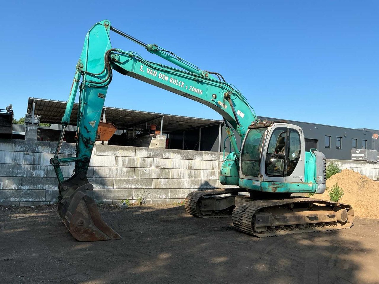 Kobelco SK235SR - Pelle sur chenille: photos 1 Kobelco SK235SR - Pelle sur chenille: photos 1