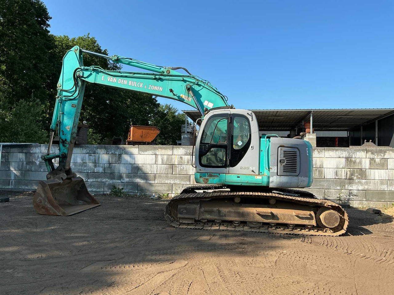 Kobelco SK235SR - Pelle sur chenille: photos 2 Kobelco SK235SR - Pelle sur chenille: photos 2