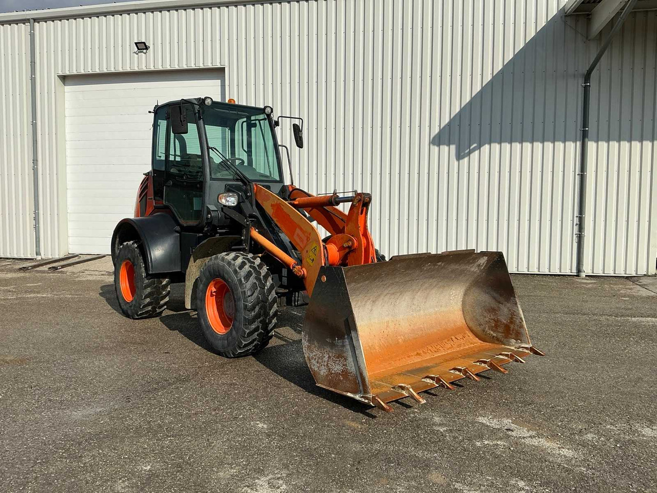 Komatsu WA100M-7 - Chargeuse sur pneus: photos 1 Komatsu WA100M-7 - Chargeuse sur pneus: photos 1