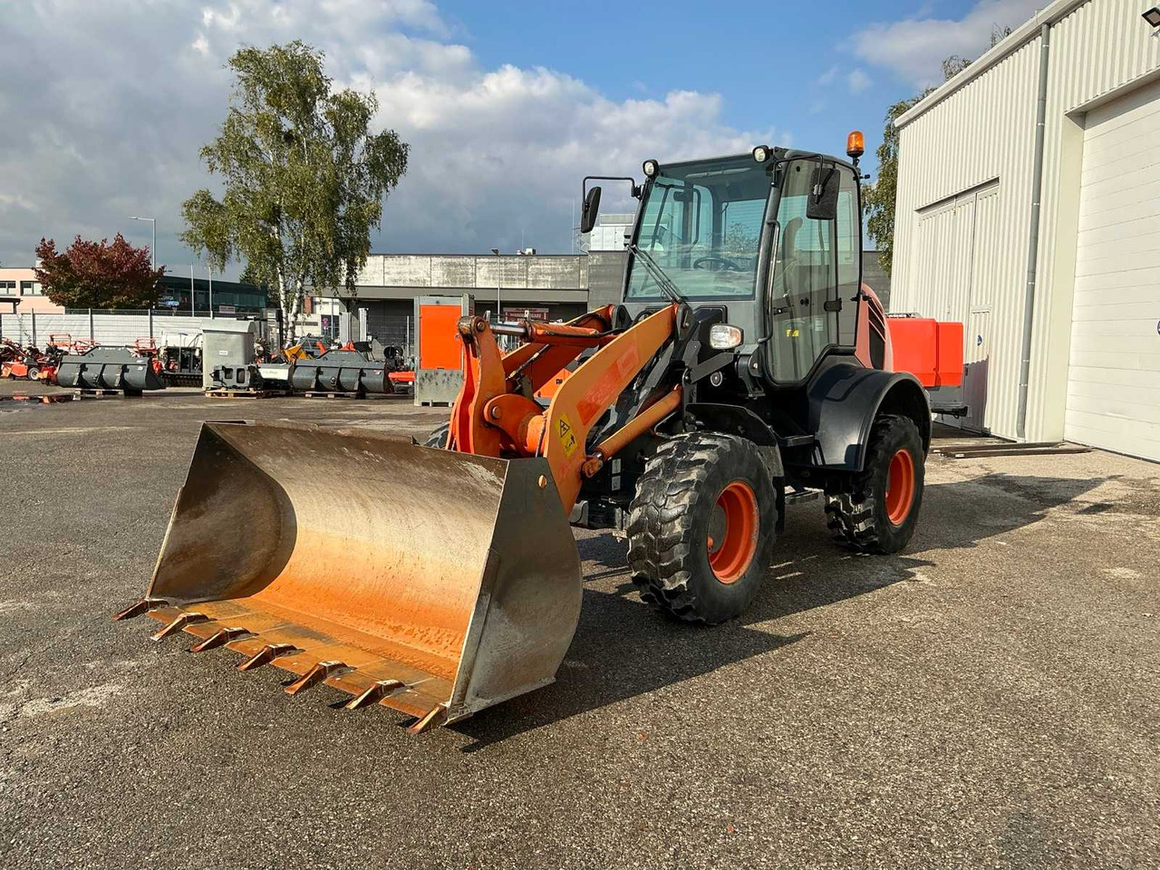 Komatsu WA100M-7 - Chargeuse sur pneus: photos 2 Komatsu WA100M-7 - Chargeuse sur pneus: photos 2