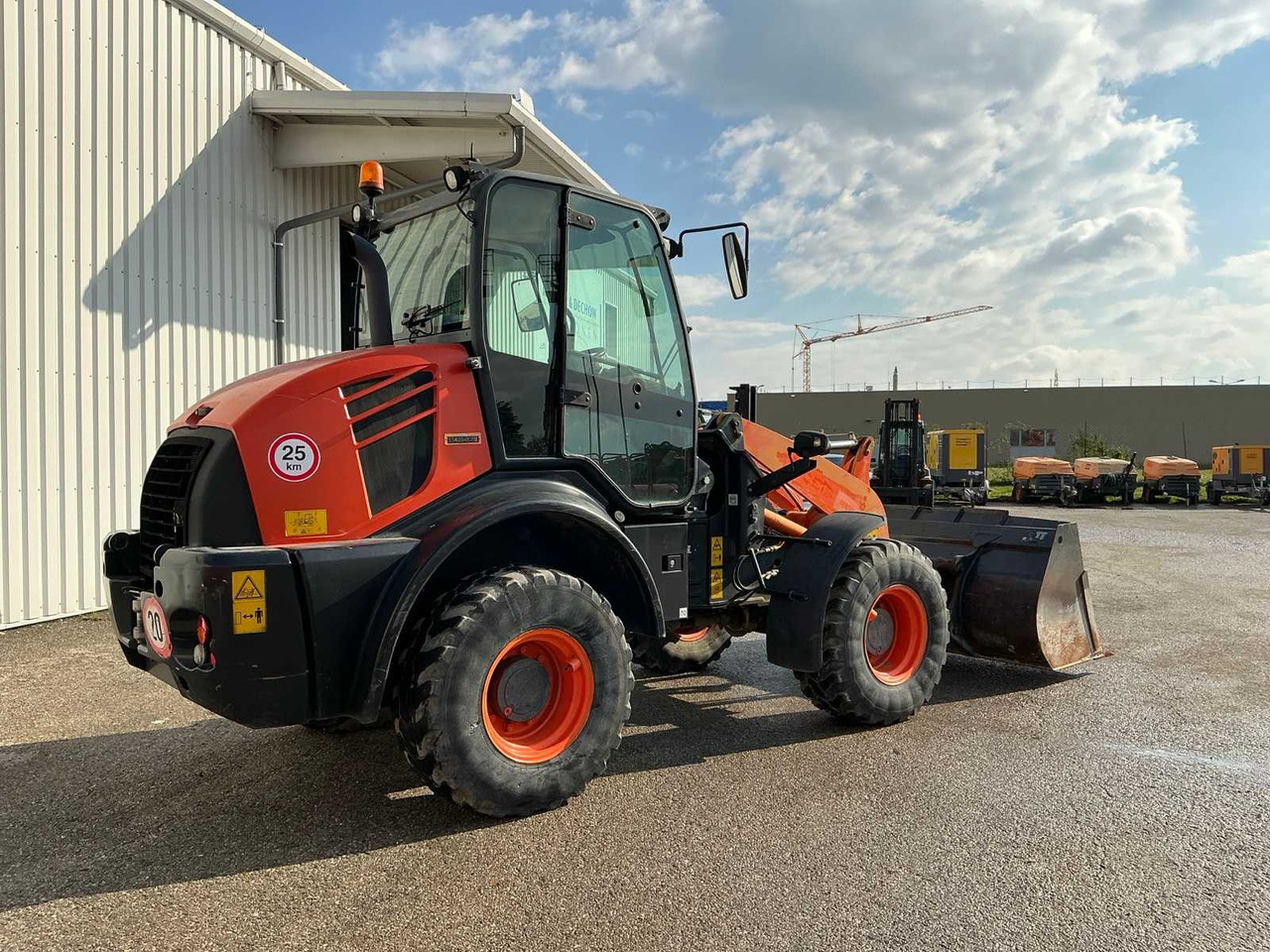 Komatsu WA100M-7 - Chargeuse sur pneus: photos 4 Komatsu WA100M-7 - Chargeuse sur pneus: photos 4