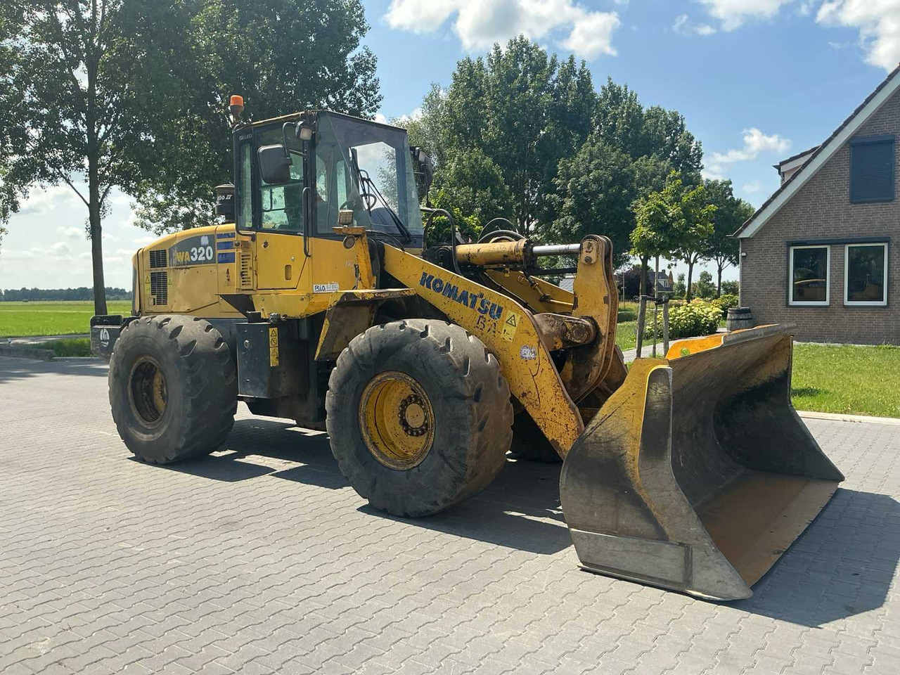 Komatsu WA320-5H - Chargeuse sur pneus: photos 3 Komatsu WA320-5H - Chargeuse sur pneus: photos 3