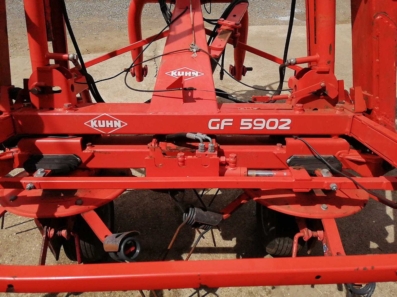 Kuhn GF5902 - Outils du sol: photos 5 Kuhn GF5902 - Outils du sol: photos 5