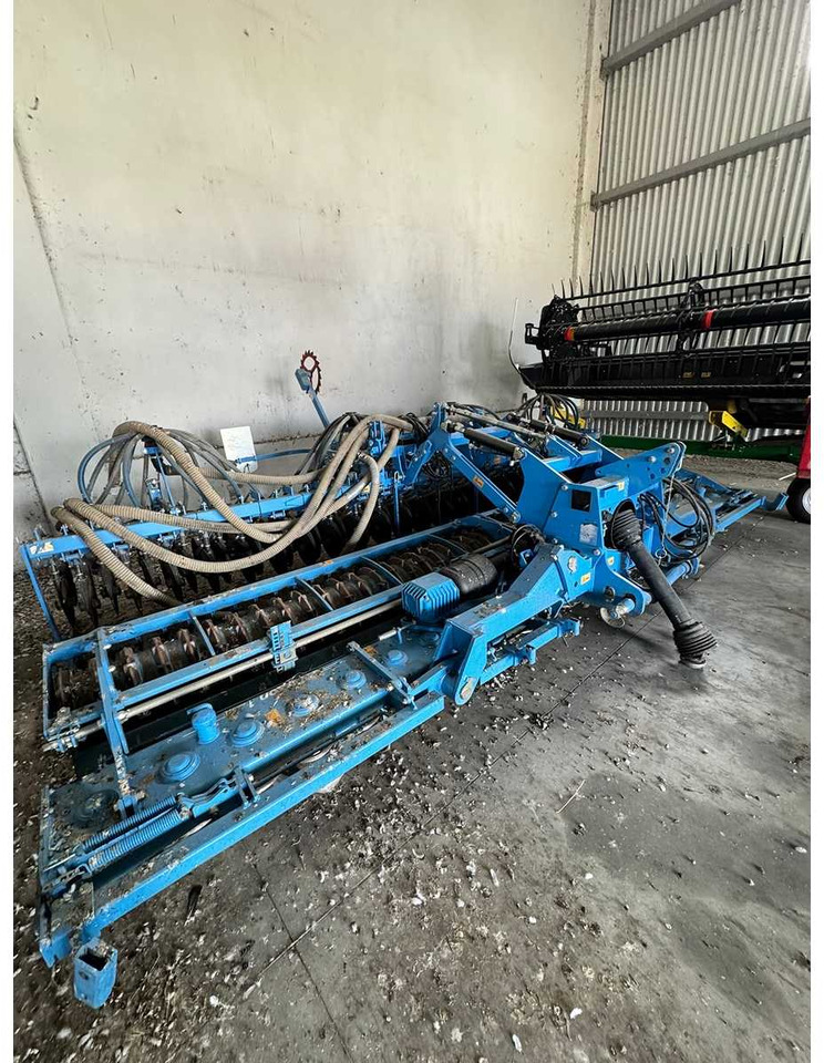 LEMKEN SOLITAIR + ZIRKON + FRONT TANK Solitair 12K/600 + Zirkon 12K/600 + Front Tank Solitair 23 - Semoir/ Planteuse: photos 4 LEMKEN SOLITAIR + ZIRKON + FRONT TANK Solitair 12K/600 + Zirkon 12K/600 + Front Tank Solitair 23 - Semoir/ Planteuse: photos 4