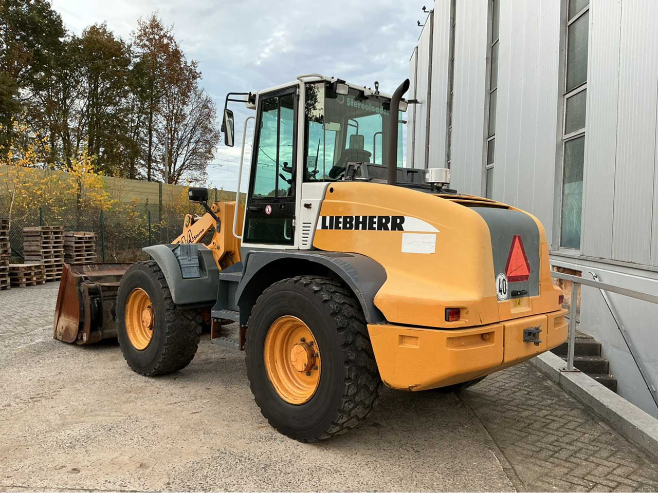 LIEBHERR - L514 STEREO - 2007 - WHEEL LOADER - Chargeuse sur pneus: photos 2 LIEBHERR - L514 STEREO - 2007 - WHEEL LOADER - Chargeuse sur pneus: photos 2