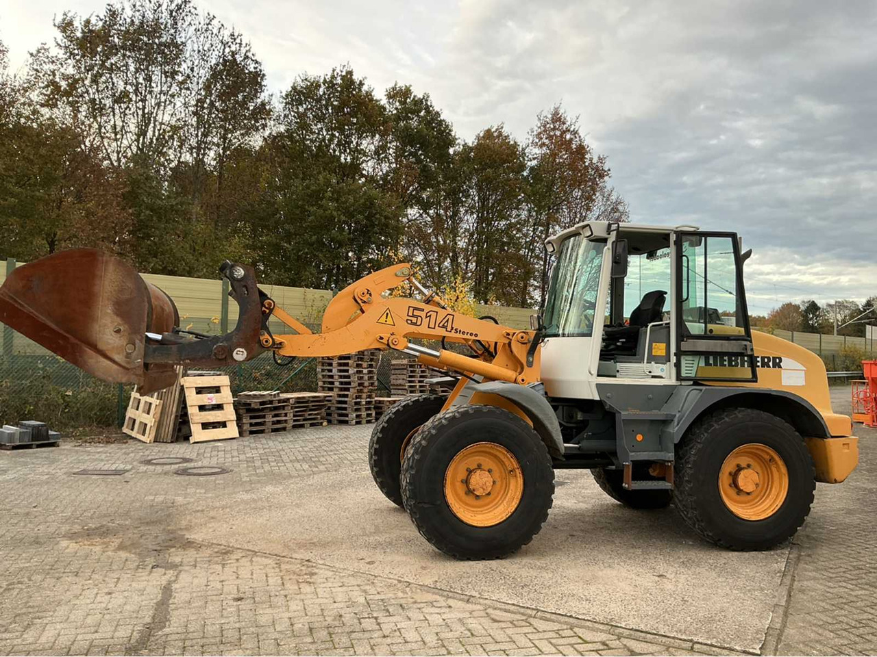 LIEBHERR - L514 STEREO - 2007 - WHEEL LOADER - Chargeuse sur pneus: photos 4 LIEBHERR - L514 STEREO - 2007 - WHEEL LOADER - Chargeuse sur pneus: photos 4