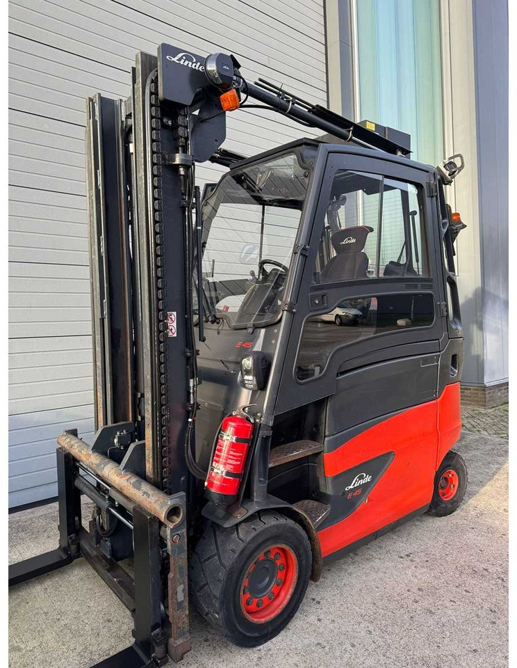 LINDE - 2020 - E-45-HL-01-600 - FORK POSITIONER, SIDE-SHIFT - FORKLIFT - Chariot élévateur: photos 1 LINDE - 2020 - E-45-HL-01-600 - FORK POSITIONER, SIDE-SHIFT - FORKLIFT - Chariot élévateur: photos 1