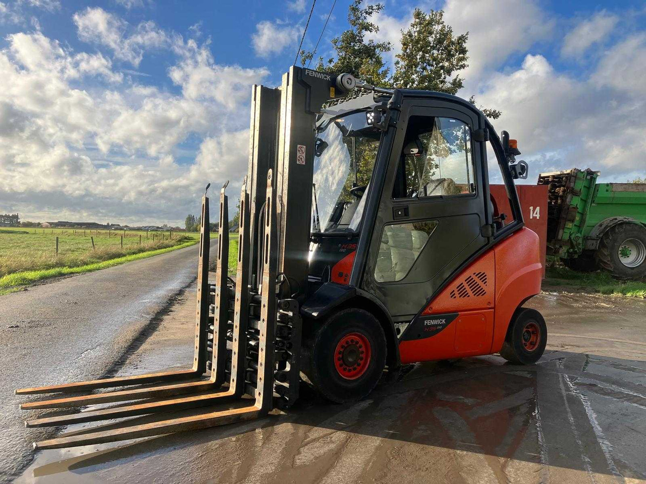 LINDE H35T-02 FORKLIFT TRUCK 2018 - Chariot élévateur: photos 1 LINDE H35T-02 FORKLIFT TRUCK 2018 - Chariot élévateur: photos 1