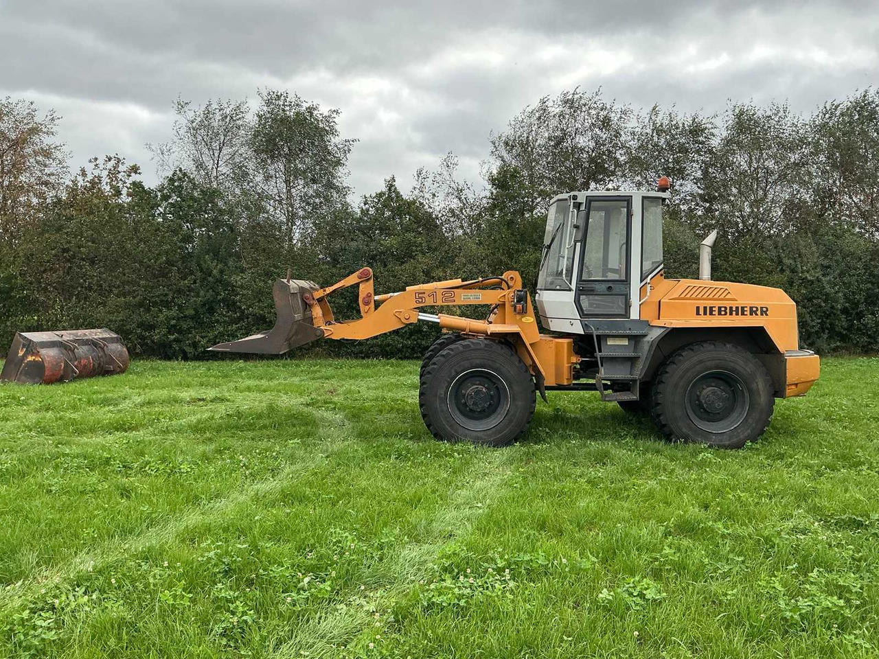 Liebherr L512 - Chargeuse sur pneus: photos 2 Liebherr L512 - Chargeuse sur pneus: photos 2