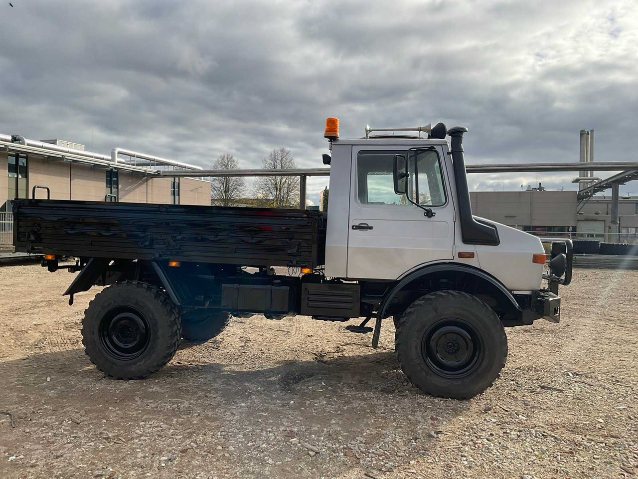 MERCEDES-BENZ UNIMOG 435 ALL-WHEEL DRIVE (AGRICULTURAL LICENSE PLATE + 80KM P/H) - Tracteur agricole: photos 5 MERCEDES-BENZ UNIMOG 435 ALL-WHEEL DRIVE (AGRICULTURAL LICENSE PLATE + 80KM P/H) - Tracteur agricole: photos 5