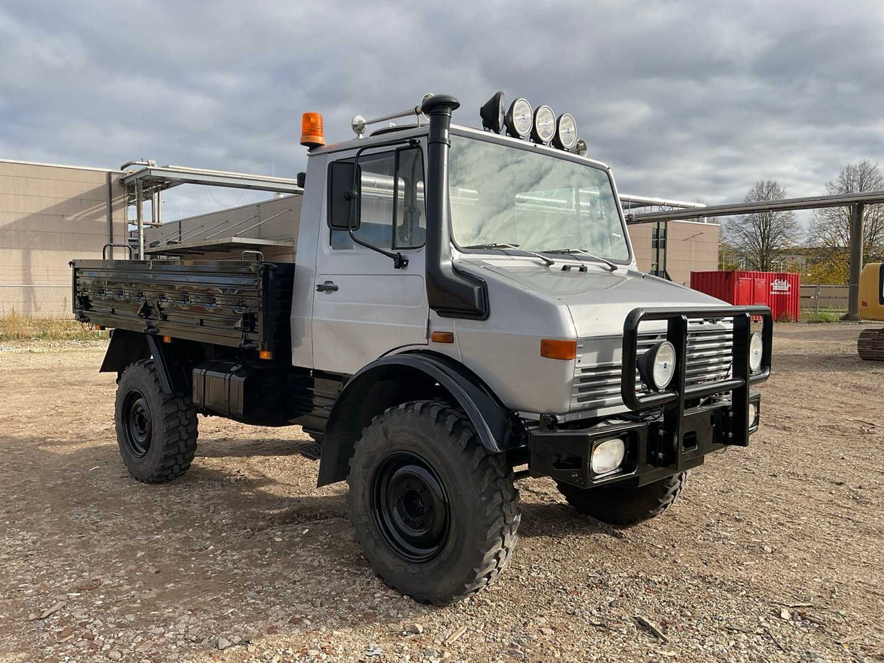 MERCEDES-BENZ UNIMOG 435 ALL-WHEEL DRIVE (AGRICULTURAL LICENSE PLATE + 80KM P/H) - Tracteur agricole: photos 4 MERCEDES-BENZ UNIMOG 435 ALL-WHEEL DRIVE (AGRICULTURAL LICENSE PLATE + 80KM P/H) - Tracteur agricole: photos 4