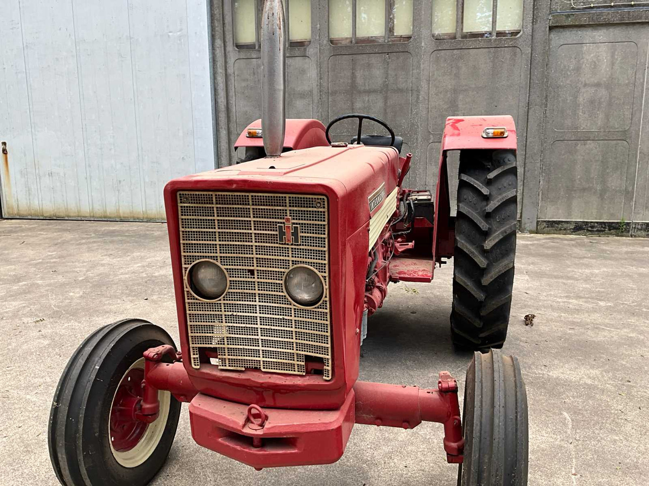 Tracteur agricole Mc cormick international 624: photos 8