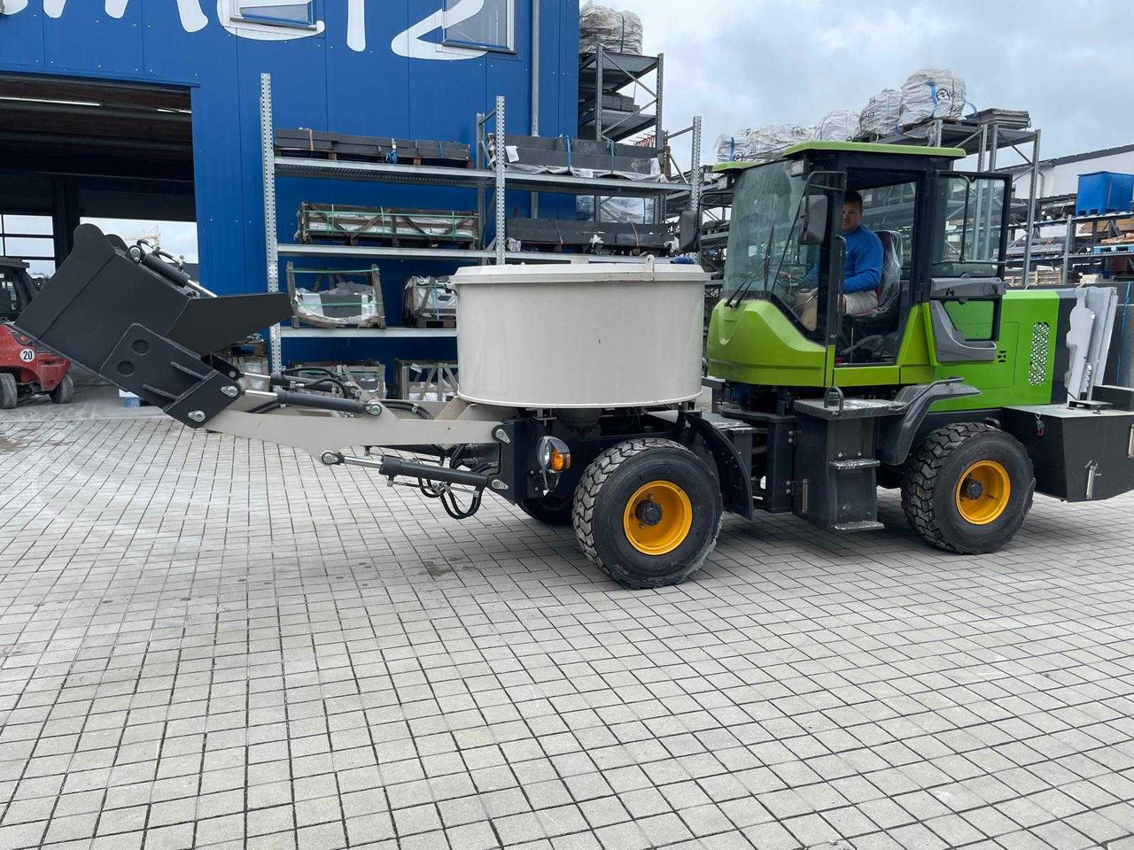Moving Concrete Mixer - Mélangeuse: photos 4 Moving Concrete Mixer - Mélangeuse: photos 4