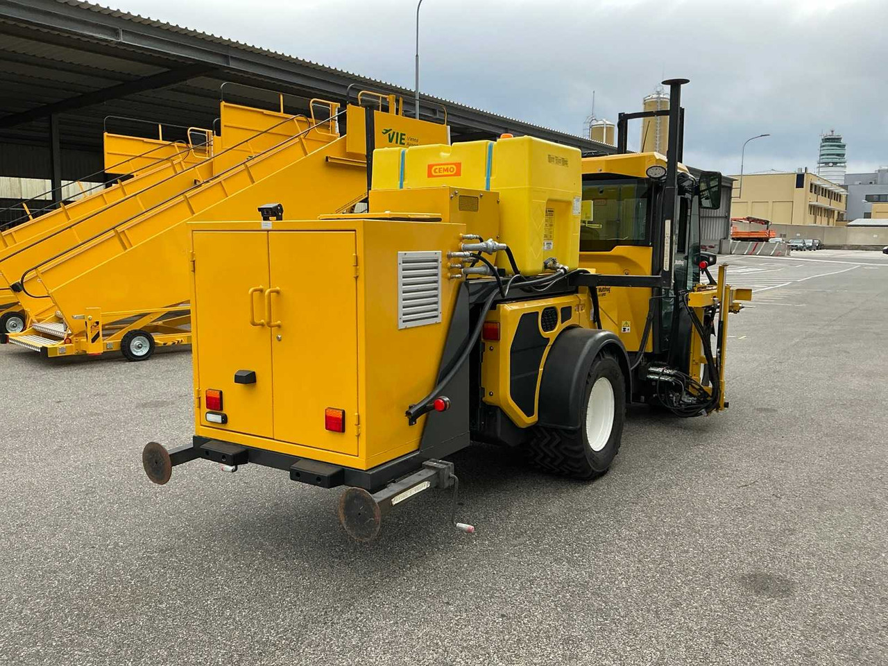 Multihog Zugmaschine - Tracteur communal: photos 5 Multihog Zugmaschine - Tracteur communal: photos 5