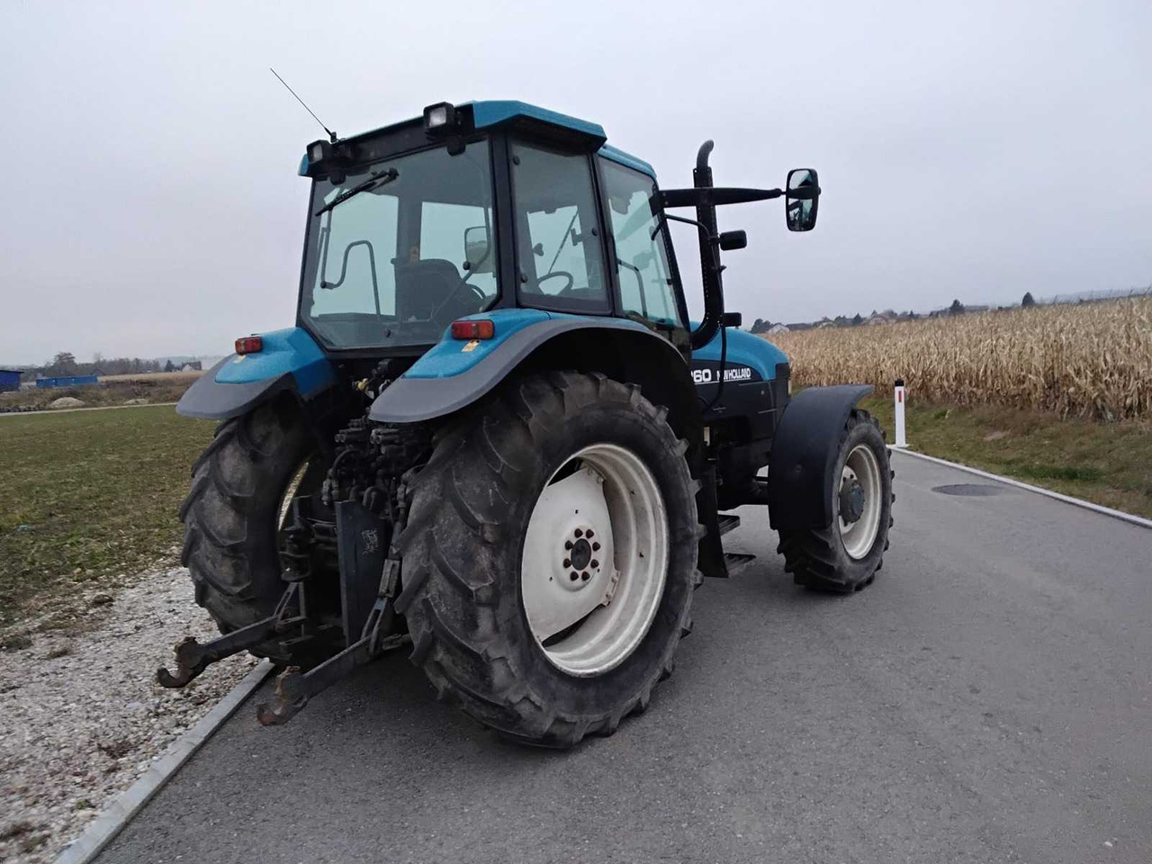 NEW HOLLAND - 8260 - 2000 - AGRICULTURAL TRACTOR WITH FOUR-WHEEL DRIVE - Tracteur agricole: photos 4 NEW HOLLAND - 8260 - 2000 - AGRICULTURAL TRACTOR WITH FOUR-WHEEL DRIVE - Tracteur agricole: photos 4