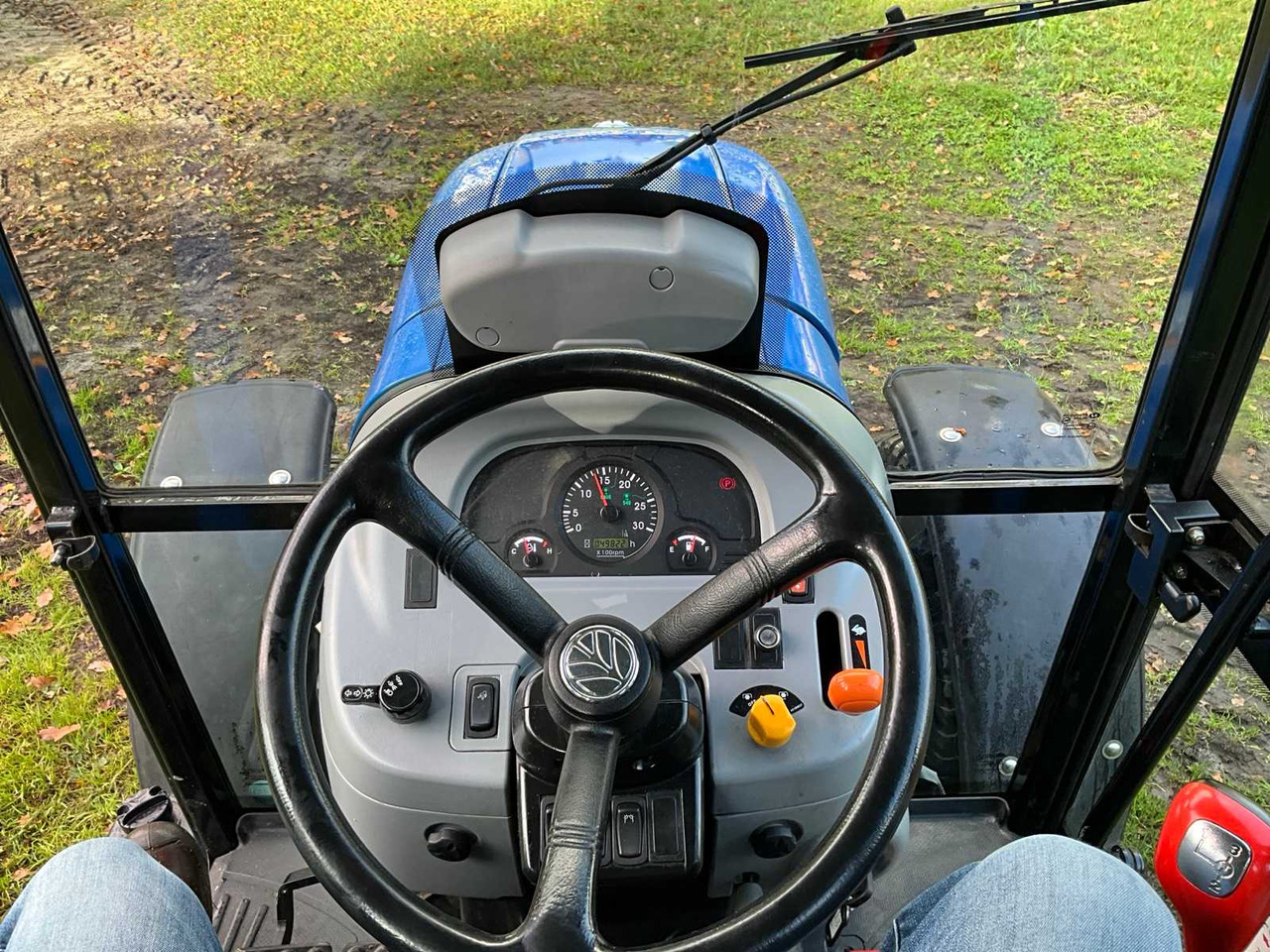 Tracteur agricole New Holland Boomer 50: photos 28