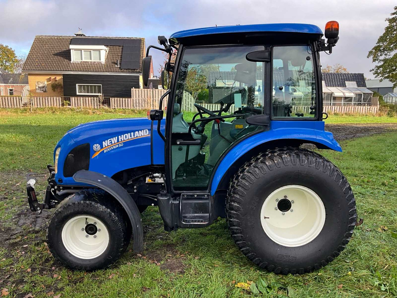 Tracteur agricole New Holland Boomer 50: photos 9