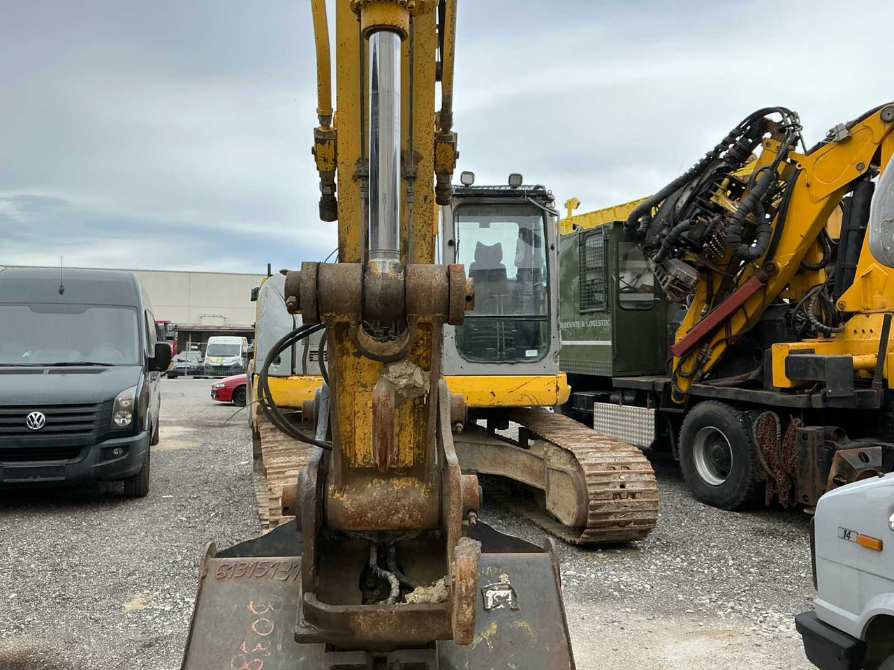 New Holland E235BSR-2 - Pelle sur chenille: photos 5 New Holland E235BSR-2 - Pelle sur chenille: photos 5