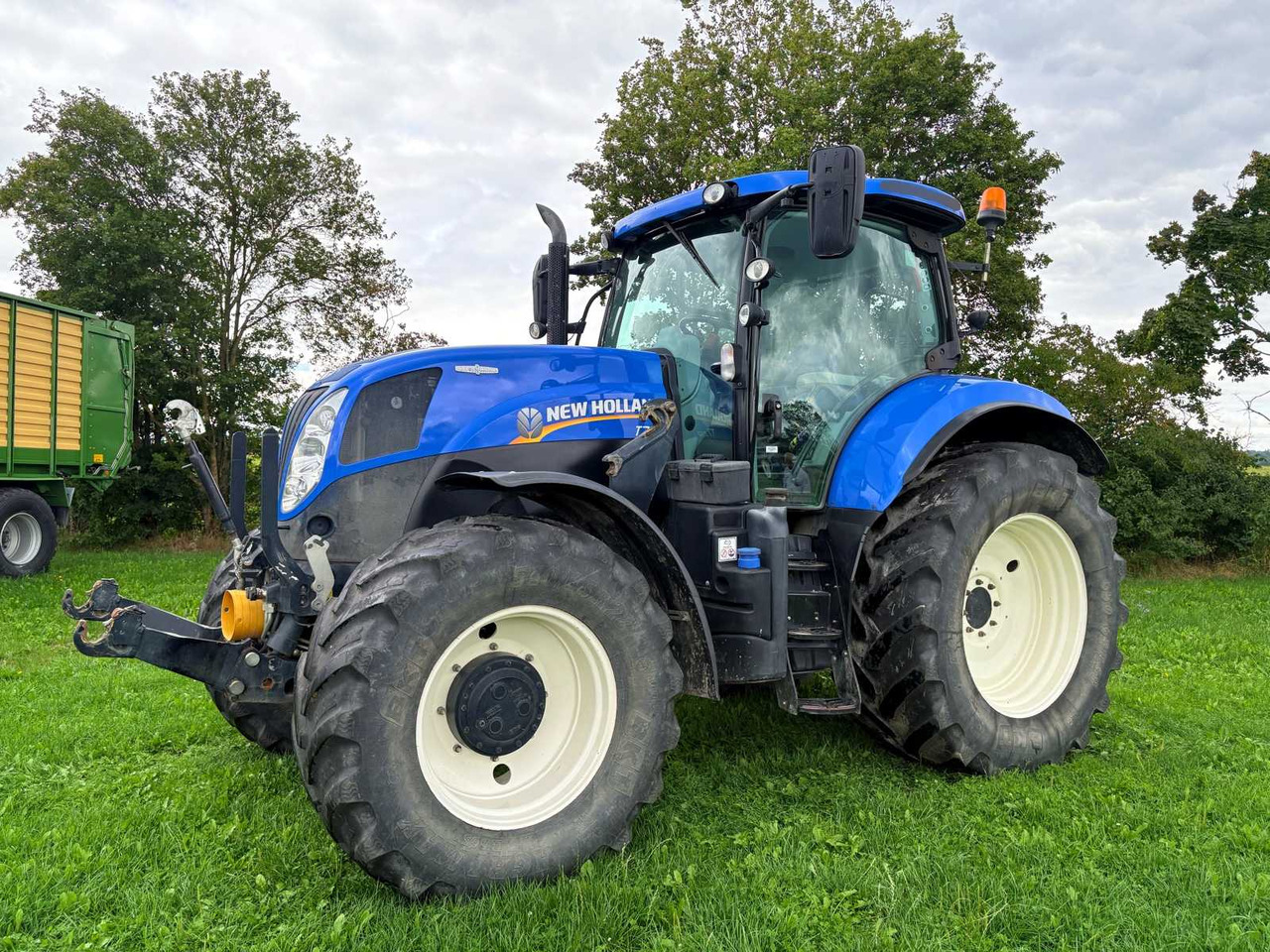 New Holland T7.210 AC - Tracteur agricole: photos 2 New Holland T7.210 AC - Tracteur agricole: photos 2