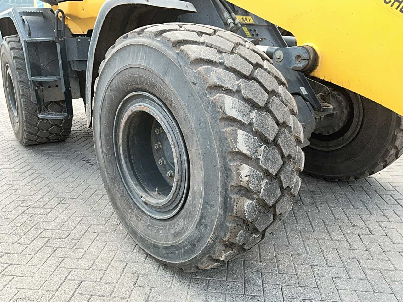 Chargeuse sur pneus New holland W170D: photos 17