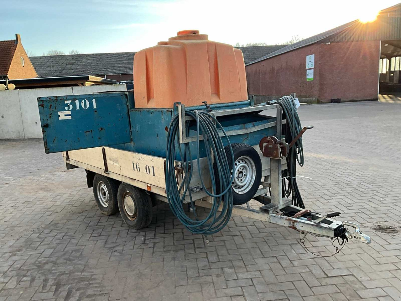 1984 HENRA JP 20 TRAILER WITH HIGH-PRESSURE CLEANING INSTALLATION - Remorque: photos 3 1984 HENRA JP 20 TRAILER WITH HIGH-PRESSURE CLEANING INSTALLATION - Remorque: photos 3