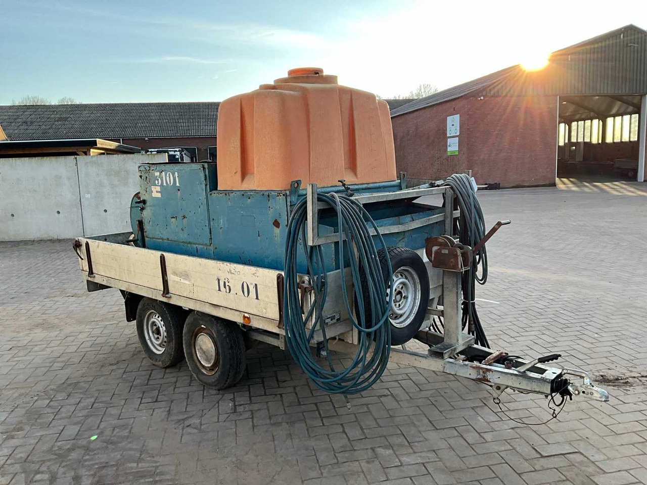 1984 HENRA JP 20 TRAILER WITH HIGH-PRESSURE CLEANING INSTALLATION - Remorque: photos 5 1984 HENRA JP 20 TRAILER WITH HIGH-PRESSURE CLEANING INSTALLATION - Remorque: photos 5