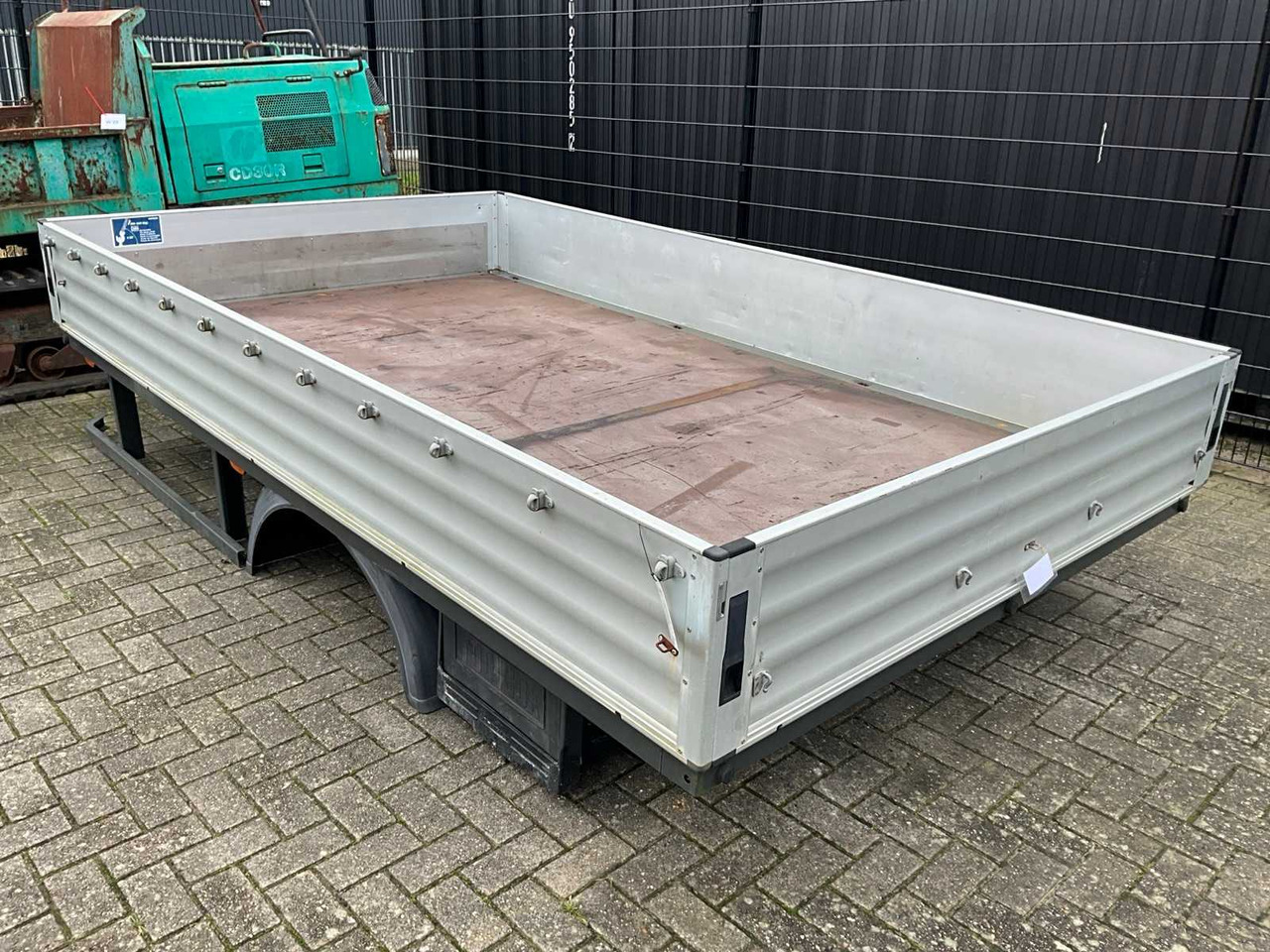 PRITSCHE P2 CS R MERCEDES SPRINTER CARGO BOX - Remorque: photos 4 PRITSCHE P2 CS R MERCEDES SPRINTER CARGO BOX - Remorque: photos 4