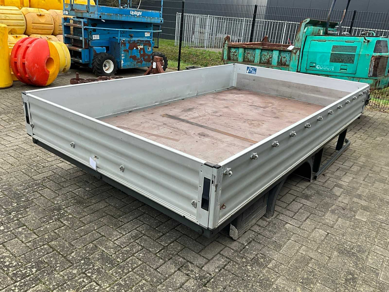 PRITSCHE P2 CS R MERCEDES SPRINTER CARGO BOX - Remorque: photos 3 PRITSCHE P2 CS R MERCEDES SPRINTER CARGO BOX - Remorque: photos 3