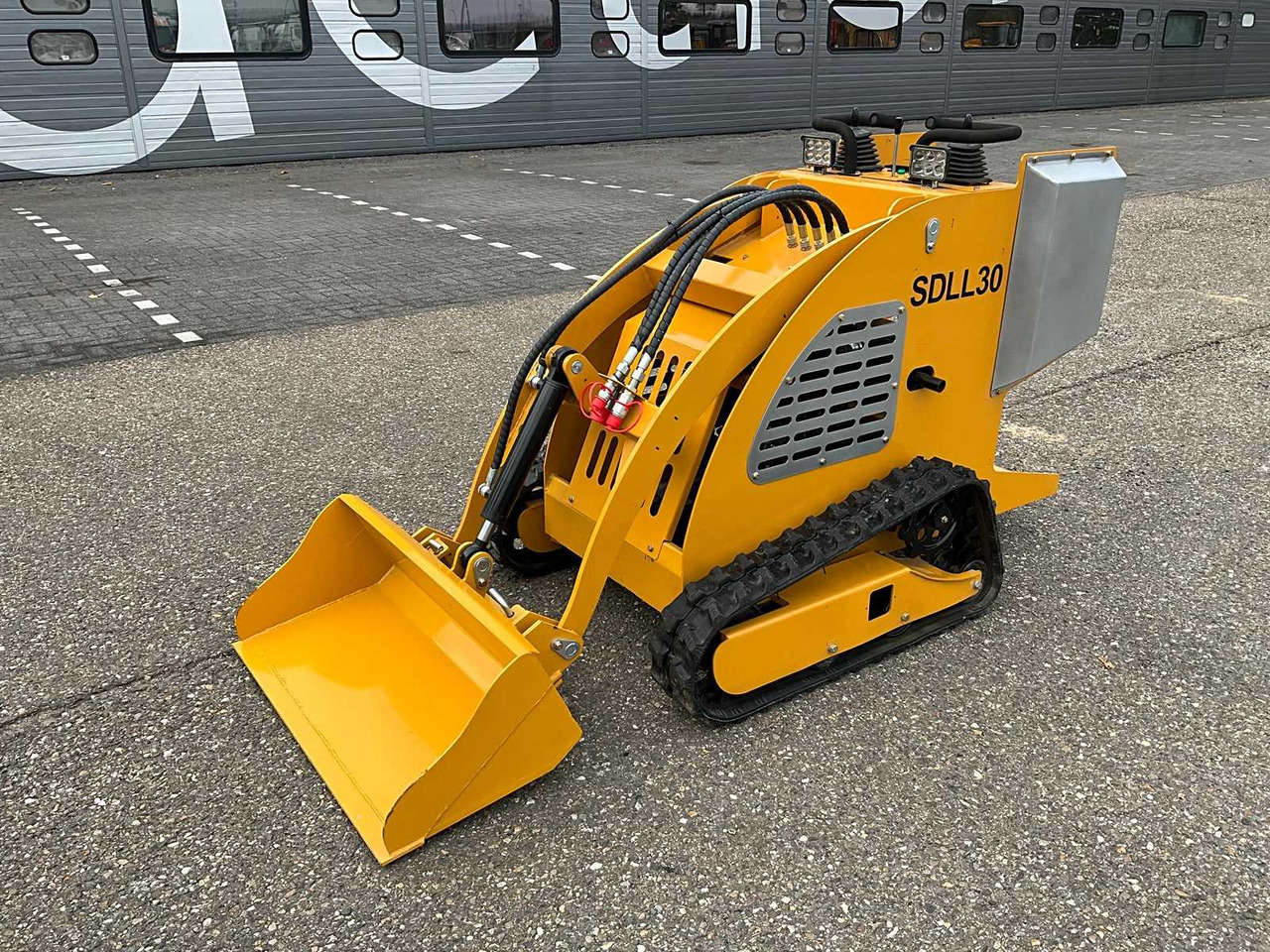 SD Lanch SDLL30 - Mini chargeuse: photos 1 SD Lanch SDLL30 - Mini chargeuse: photos 1