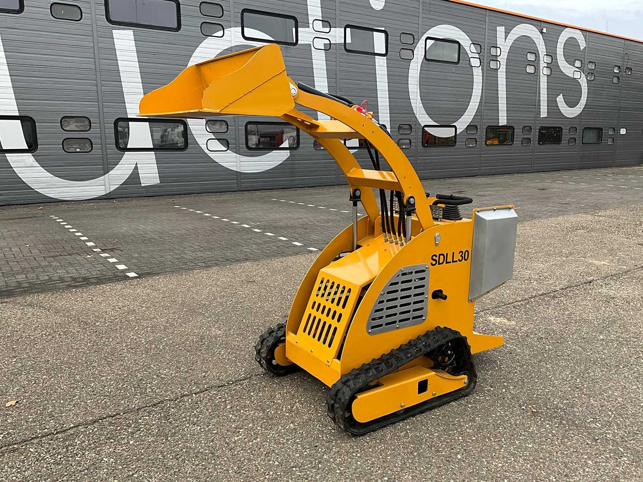 SD Lanch SDLL30 - Mini chargeuse: photos 2 SD Lanch SDLL30 - Mini chargeuse: photos 2