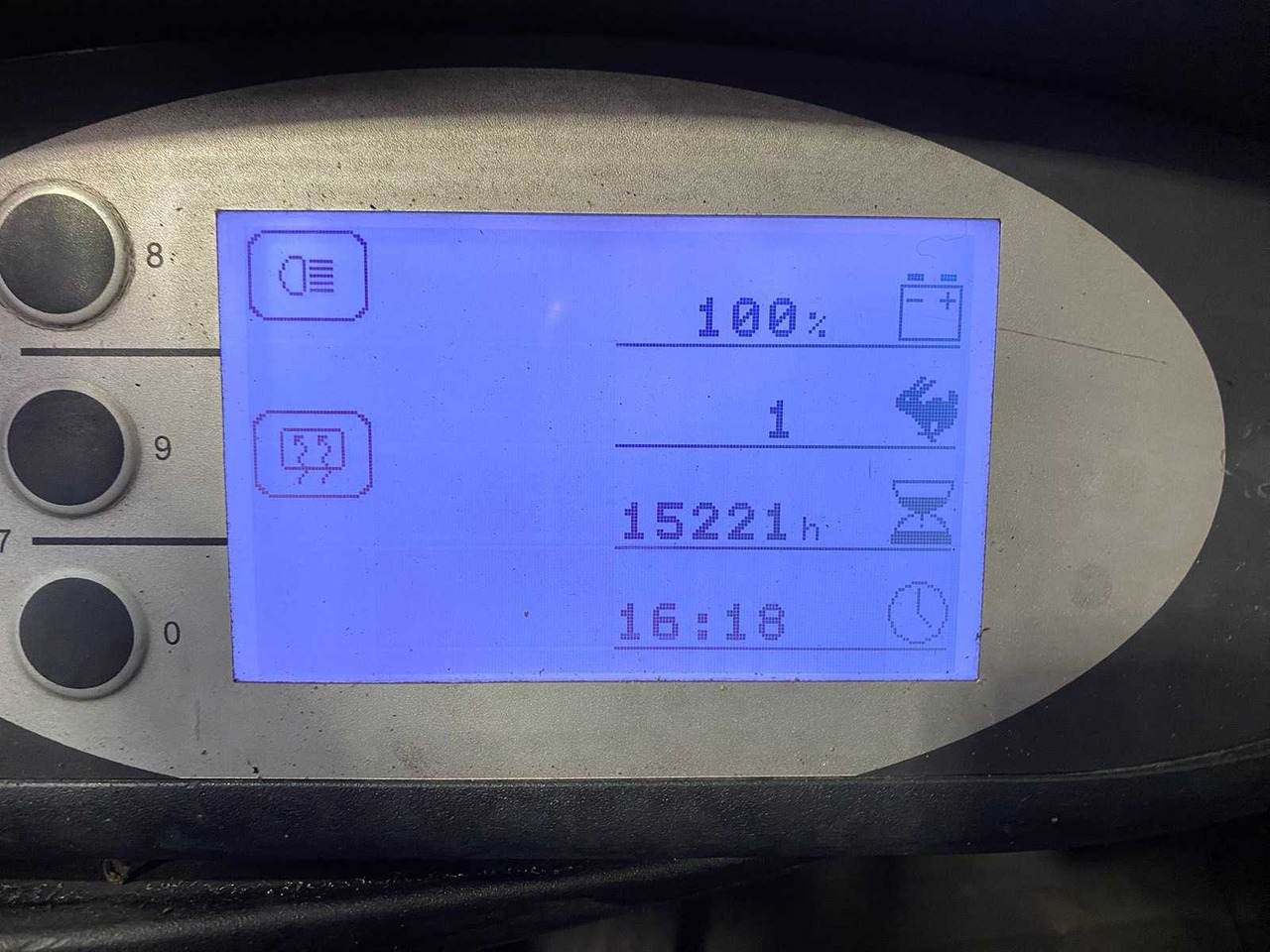 STILL - 2011 - RX 20-18 - FORKLIFT TRIPLEX - FREE-LIFT - SIDE-SHIFT - FORK SETTER - Chariot élévateur: photos 4 STILL - 2011 - RX 20-18 - FORKLIFT TRIPLEX - FREE-LIFT - SIDE-SHIFT - FORK SETTER - Chariot élévateur: photos 4