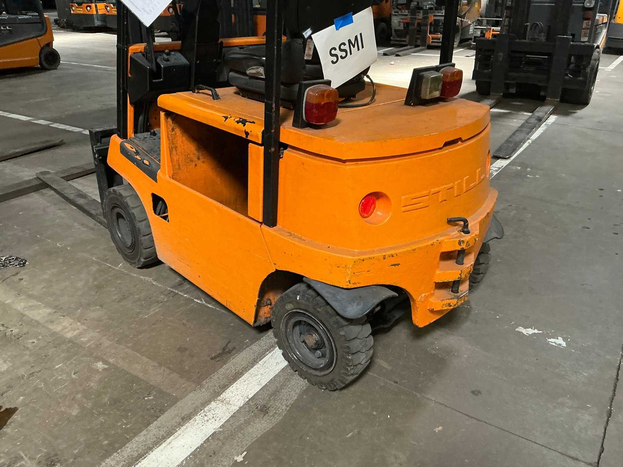 STILL - FORKLIFT TRUCKS - 1998 - Chariot élévateur: photos 5 STILL - FORKLIFT TRUCKS - 1998 - Chariot élévateur: photos 5