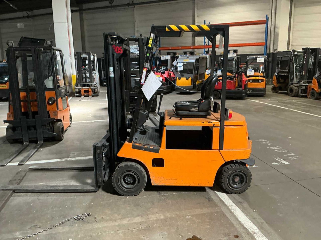 STILL - FORKLIFT TRUCKS - 1998 - Chariot élévateur: photos 1 STILL - FORKLIFT TRUCKS - 1998 - Chariot élévateur: photos 1