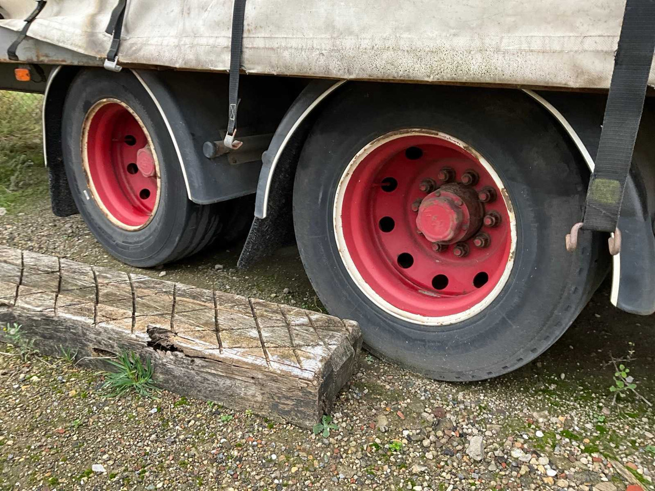 2000 HECA O-2-33M SEMI-TRAILER - Semi-remorque: photos 5 2000 HECA O-2-33M SEMI-TRAILER - Semi-remorque: photos 5