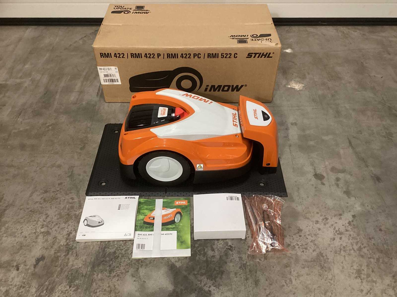 Stihl IMOW RMI 422 Robotic Lawn Mower - Matériel de fenaison: photos 1 Stihl IMOW RMI 422 Robotic Lawn Mower - Matériel de fenaison: photos 1